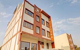 The Crown Hotel Agra Near Taj Mahal & Restaurant